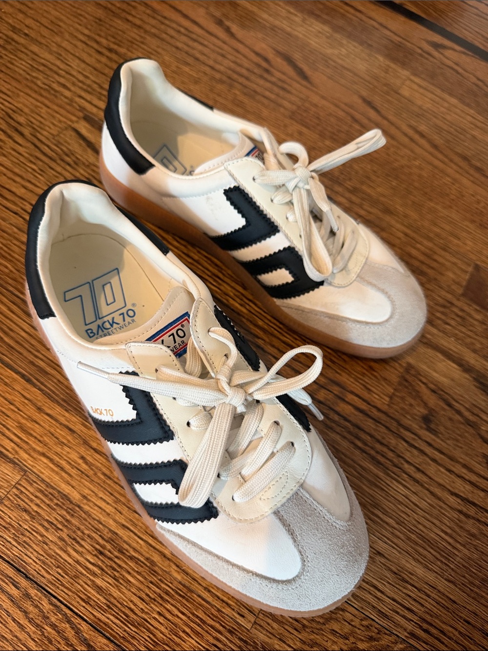 Back 70 Women’s White and Black sneakers size 37 good condition